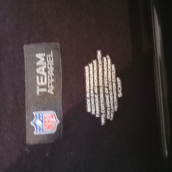 Tampa Bay Buccaneers Football NFL Tee Shirt - Picture 3 of 3